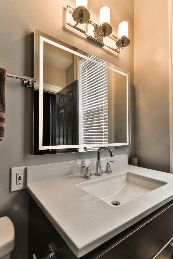 Luxury Apt W/ Spectrum Mood Lighting - Historic Cherokee Street Antique Row Maryland Heights Luaran gambar